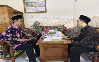 Pengawas Madrasah Dampingi Pengisian RKM-RKJM, Sosialisasikan Aplikasi MAGIS, dan Monitoring SAT di MTsN 2 Tuban