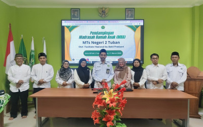 Pendampingan MRA di MTsN 2 Tuban, Fasnas Bekti Prastyani Cek Kelengkapan Instrumen Borang