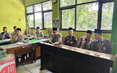 Pengawas Madrasah Kabupaten Tuban Laksanakan Supervisi di MTs Negeri 2 Tuban