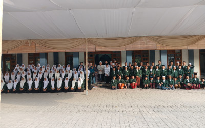 Santri Ma'had Darul Ilmi MTsN 2 Tuban Sowan ke Masyayikh Pondok Pesantren Langitan, Perkuat Adab dan Keilmuan