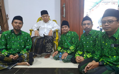 Pererat Silaturahmi, Kepala MTsN 2 Tuban Halal Bihalal ke pengasuh Ponpes Amanatul Ummah
