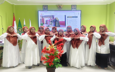 DWP MTsN 2 Tuban Ikuti Sosialisasi Program Bunda Inklusi, Halal Bihalal, dan Peringatan Hari Kartini Secara Daring